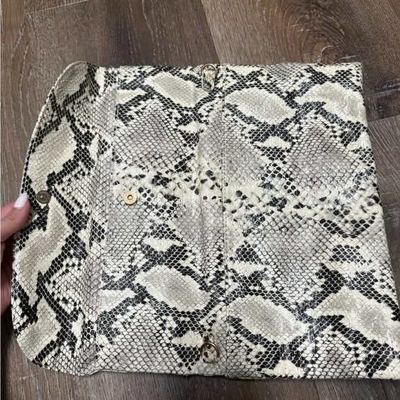 Large Faux Snakeskin Clutch - Picture 3 of 4